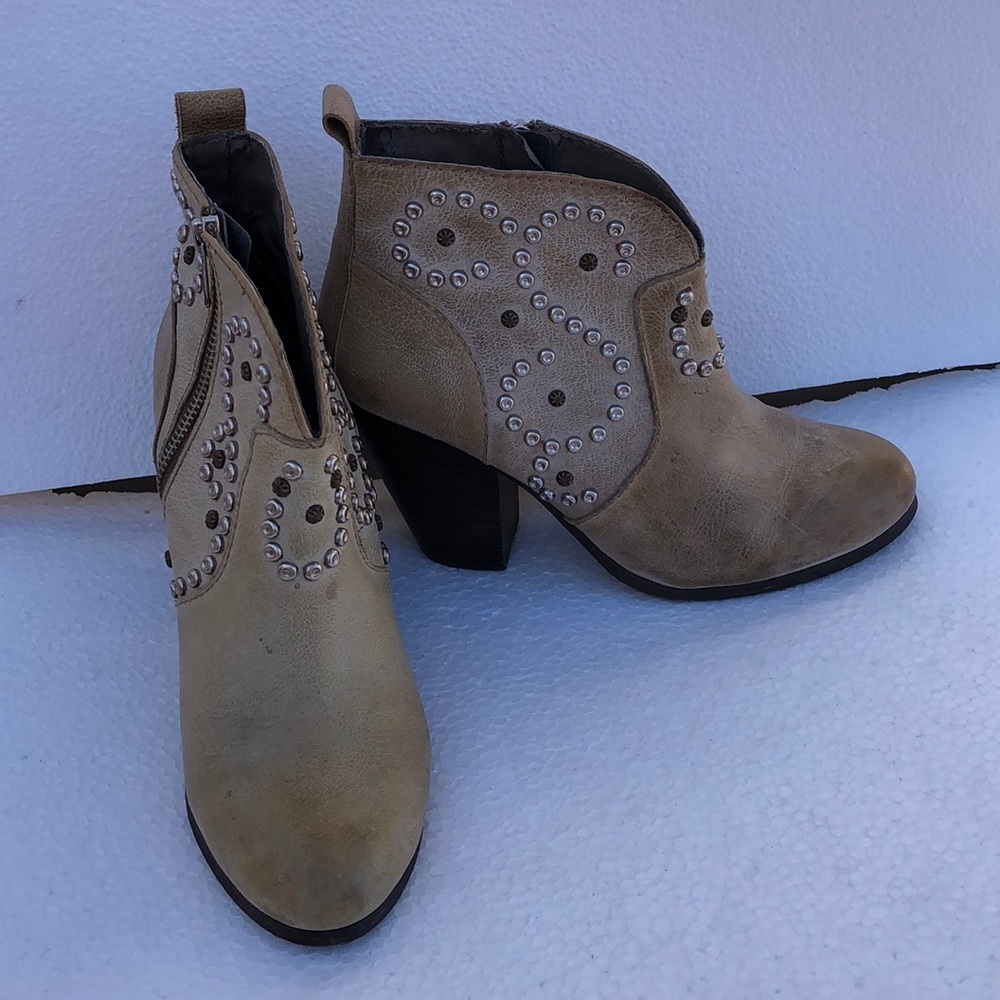 Steve Madden studded tan leather western booties stack heel